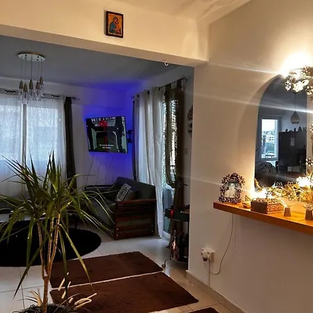 דירה Makenzy 2 Bedrooms For Rent