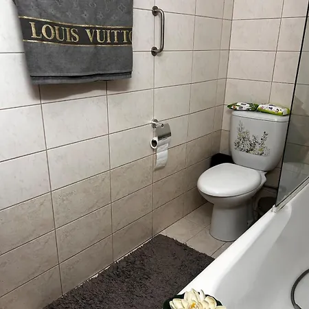 Makenzy 2 Bedrooms For Rent *